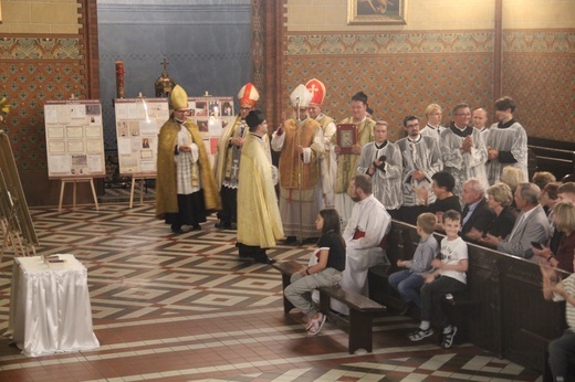 Kochłowice. Inscenizacja święceń biskupich Wilhelma Pluty i otwarcie wystawy