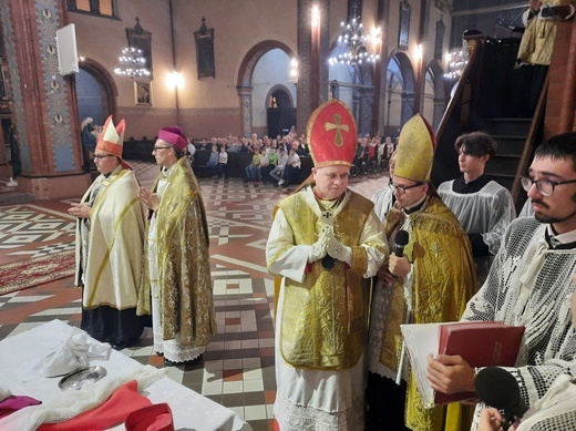 Kochłowice. Inscenizacja święceń biskupich Wilhelma Pluty i otwarcie wystawy