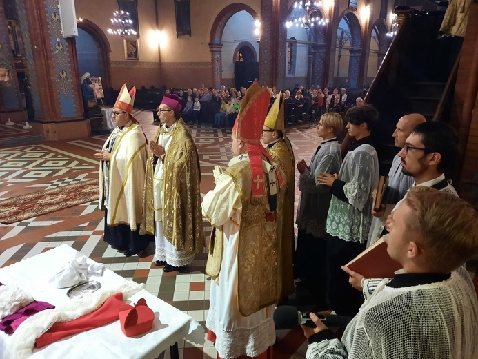 Kochłowice. Inscenizacja święceń biskupich Wilhelma Pluty i otwarcie wystawy