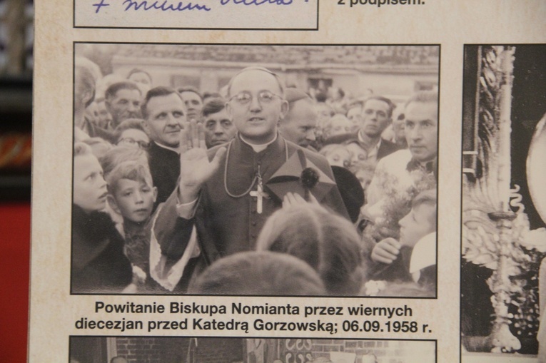 Kochłowice. Inscenizacja święceń biskupich Wilhelma Pluty i otwarcie wystawy
