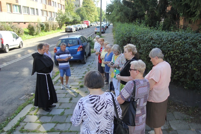 Koronka przy ul. Piechoty