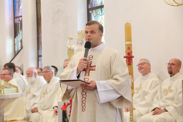 Łososina Dolna. Święcenia diakonatu Mateusza Pajora