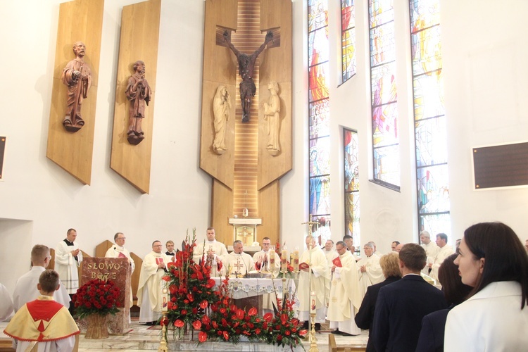 Łososina Dolna. Święcenia diakonatu Mateusza Pajora