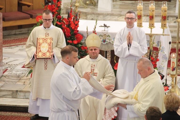 Łososina Dolna. Święcenia diakonatu Mateusza Pajora