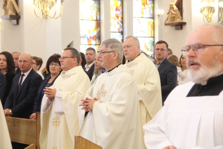 Łososina Dolna. Święcenia diakonatu Mateusza Pajora