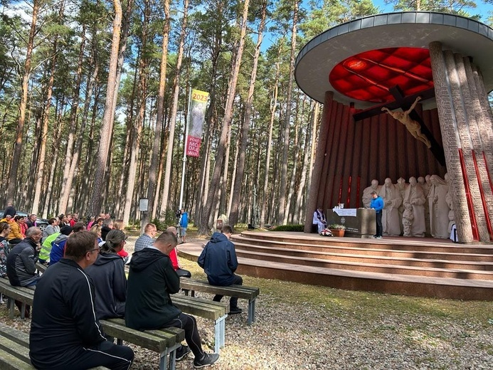 Do Piaśnicy na rowerach