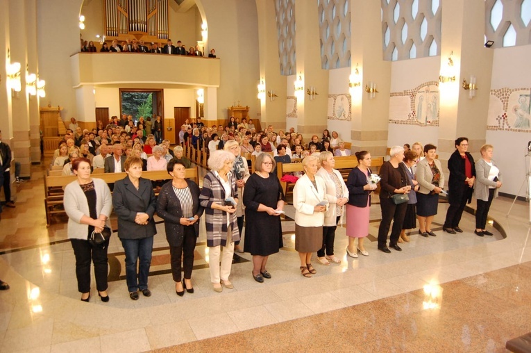 Mikołajowice. Uroczyste rozpoczęcie nabożeństw różańcowych