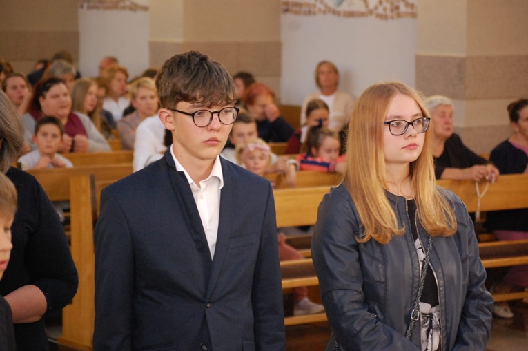 Mikołajowice. Uroczyste rozpoczęcie nabożeństw różańcowych