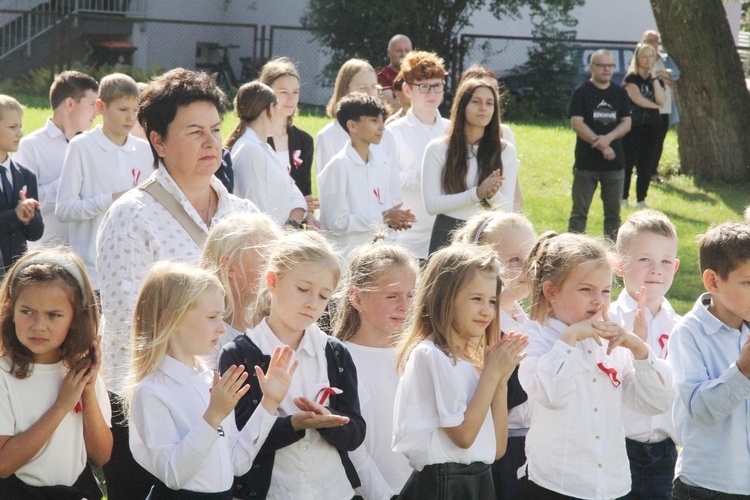 Brzesko. Odsłonięcie muralu "Dumni z Powstańców"