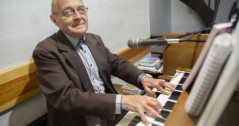 Sześć dekad przy sławieńskich organach