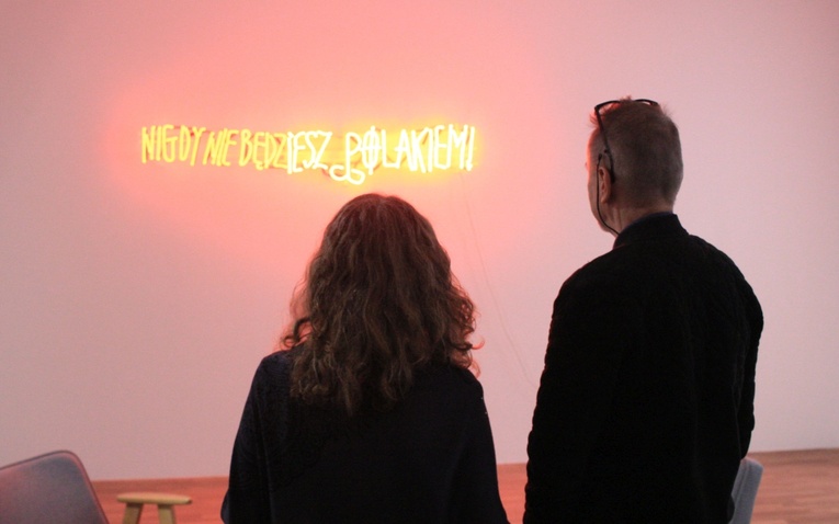 "Chcąc pogodzić wszystkich, nie zadowolisz nikogo". Wystawa w GSW