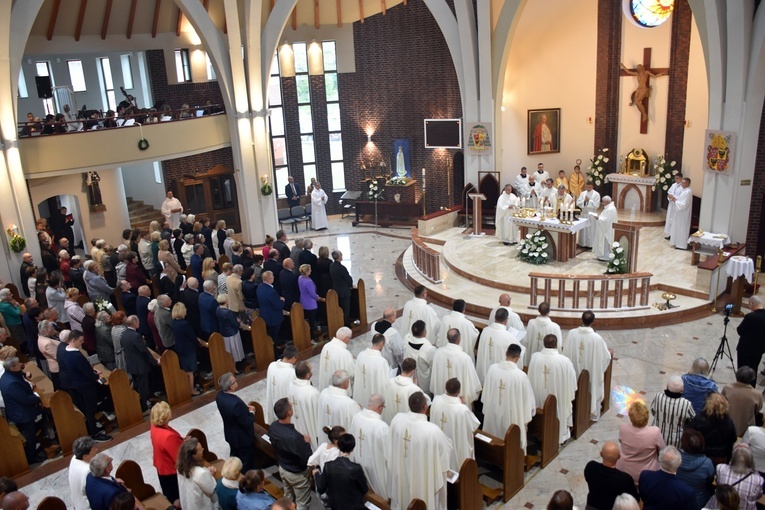 Poświęcenie kościoła pw. NMP Fatimskiej w Oleśnicy