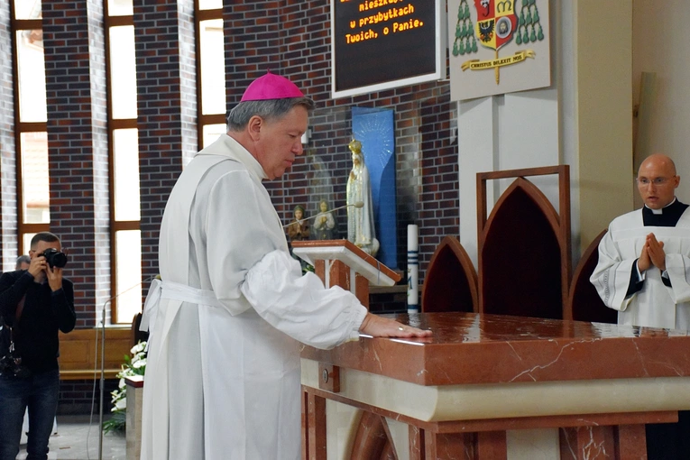 Poświęcenie kościoła pw. NMP Fatimskiej w Oleśnicy