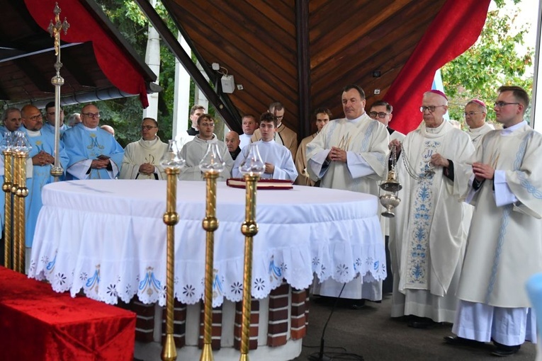 Pielgrzymka różańcowa do Rokitna