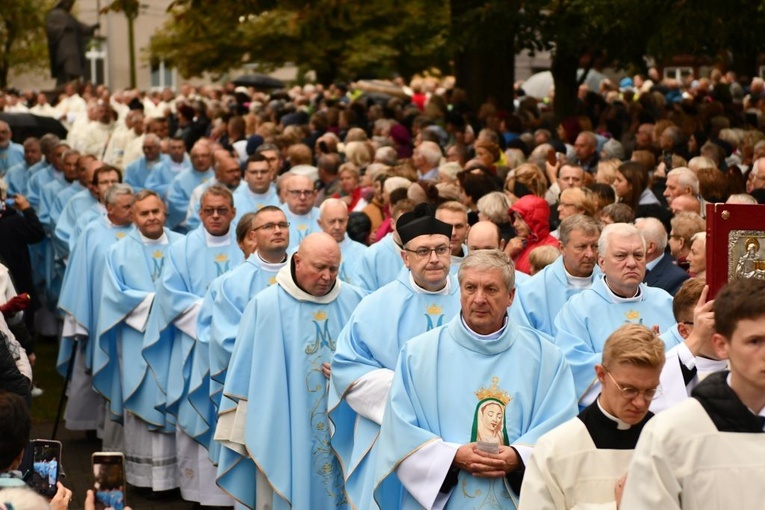 Pielgrzymka różańcowa do Rokitna