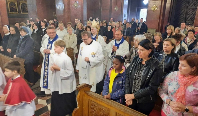 Bp Szkudło do nauczycieli: Radość zawsze ma swój początek w uwielbieniu Boga