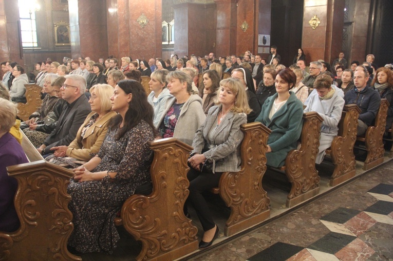 Pielgrzymka nauczycieli do Piekar Śląskich