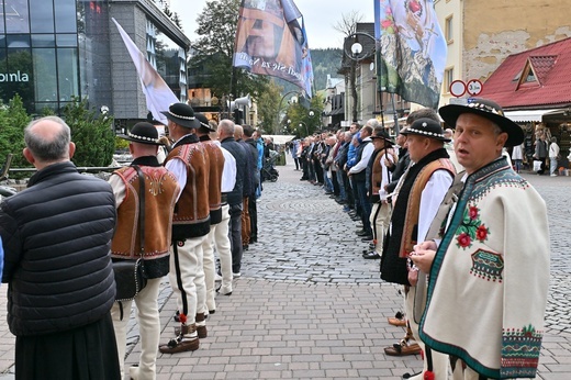 Męski Różaniec na Krupówkach 