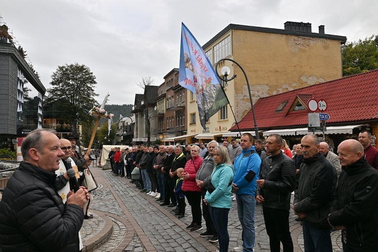 Męski Różaniec na Krupówkach 