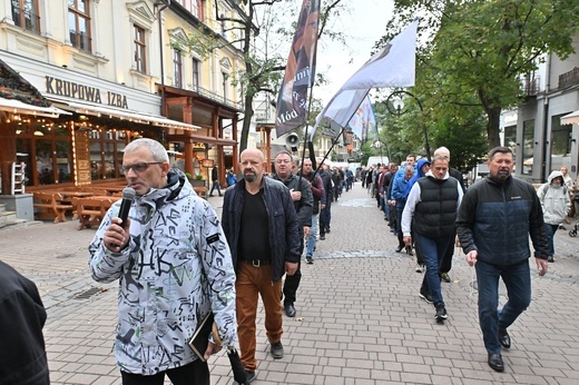 Męski Różaniec na Krupówkach 