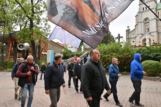 Męski Różaniec na Krupówkach 