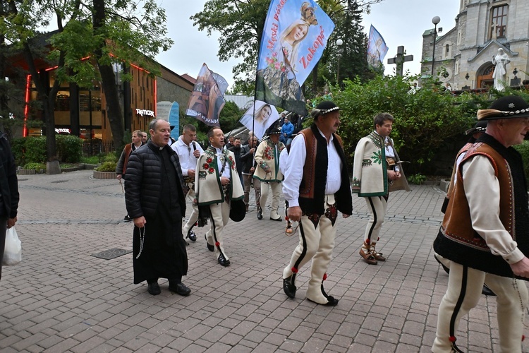 Męski Różaniec na Krupówkach 