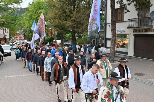 Męski Różaniec na Krupówkach 