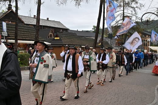 Męski Różaniec na Krupówkach 