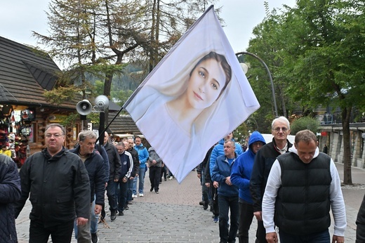 Męski Różaniec na Krupówkach 