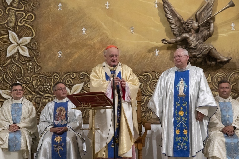 Sanktuarium Matki Bożej Różańcowej - Pośredniczki Wszelkich Łask w Piasecznie