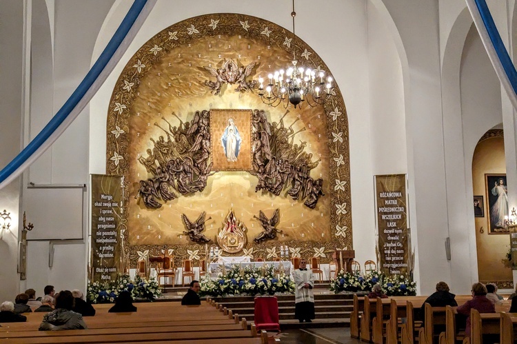 Sanktuarium Matki Bożej Różańcowej - Pośredniczki Wszelkich Łask w Piasecznie