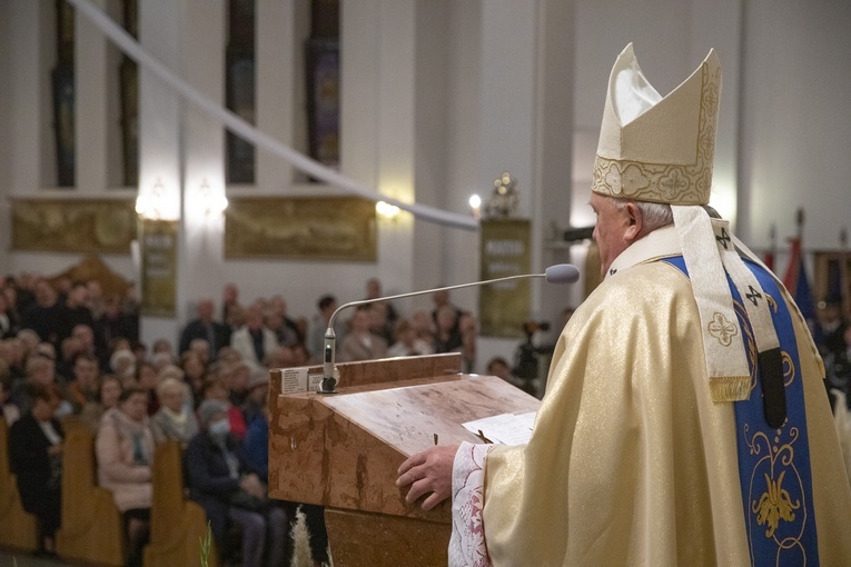 Sanktuarium Matki Bożej Różańcowej - Pośredniczki Wszelkich Łask w Piasecznie
