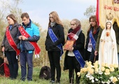 Po różaniec sięgają ludzie w różnym wieku, także bardzo młodzi.