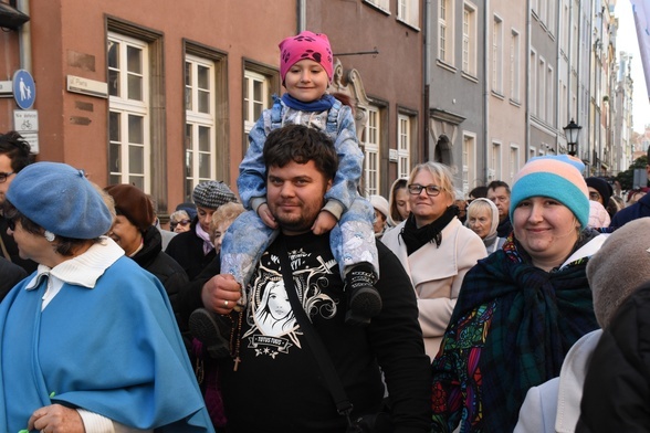 Błogosławiona jesteś między niewiastami