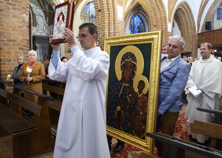 Wprowadzenie obrazu do karlińskiego kościoła, cz. 2