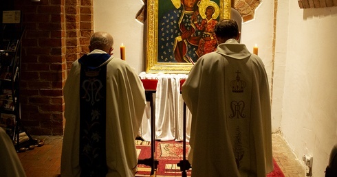 Wprowadzenie obrazu do karlińskiego kościoła, cz. 2