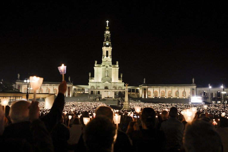 Modlitwy o pokój w sanktuarium maryjnym w Fatimie