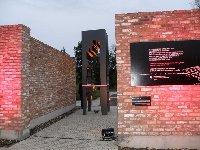Mysłowice. Ofiary pełnego grozy więzienia oraz obozu upamiętnione