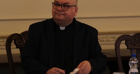 Jeden z proboszczów obronił pracę doktorską o bp. Wilhelmie Plucie