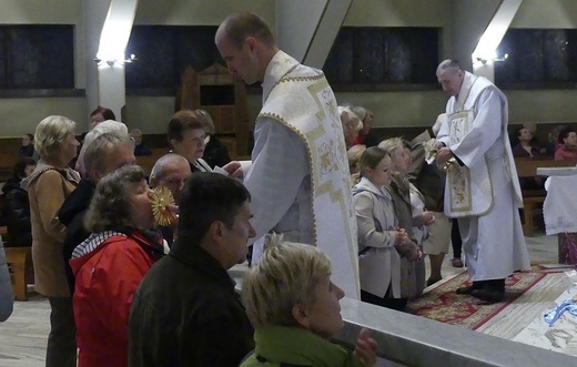 Relikwie św. Teresy od Dzieciątka Jezus i jej świętych rodziców na Złotych Łanach