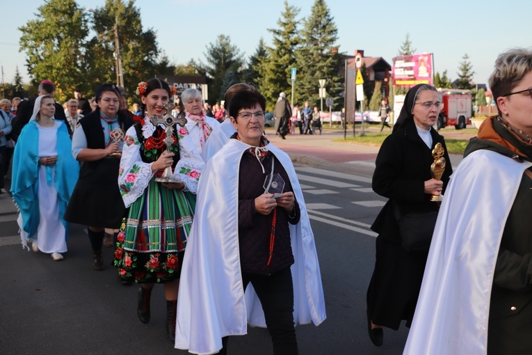 X Diecezjalna Pielgrzymka Kobiet "Przy sercu Maryi" - wędrówka