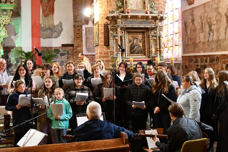 Uwielbienie na finał warsztatów muzycznych w Lubsku