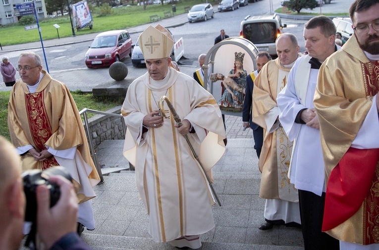 Skrzatuska Pieta w Sławnie - cz. 1