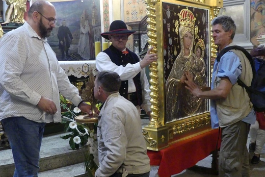 Zakończenie peregrynacji relikwii bł. rodziny Ulmów w Rychwałdzie