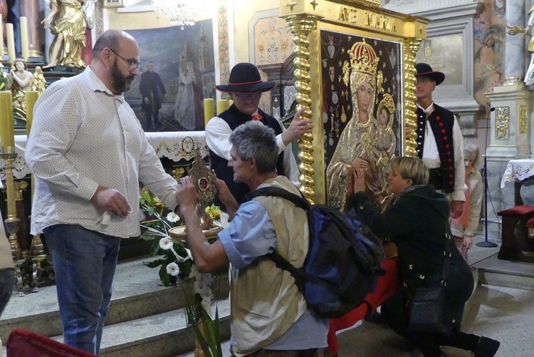 Zakończenie peregrynacji relikwii bł. rodziny Ulmów w Rychwałdzie