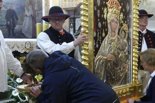 Zakończenie peregrynacji relikwii bł. rodziny Ulmów w Rychwałdzie