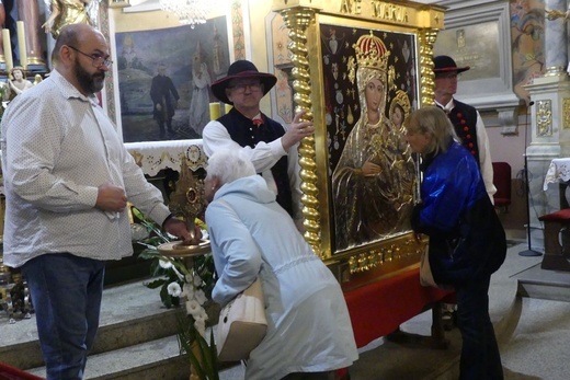 Zakończenie peregrynacji relikwii bł. rodziny Ulmów w Rychwałdzie