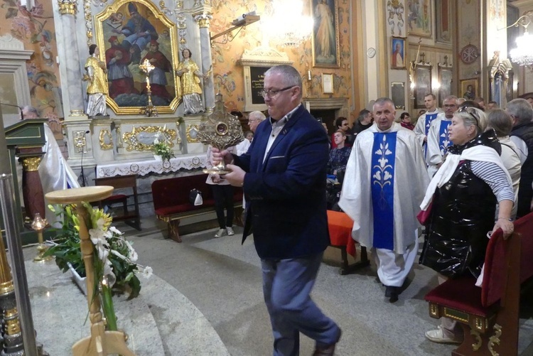 Zakończenie peregrynacji relikwii bł. rodziny Ulmów w Rychwałdzie