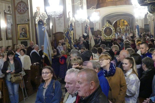 Zakończenie peregrynacji relikwii bł. rodziny Ulmów w Rychwałdzie