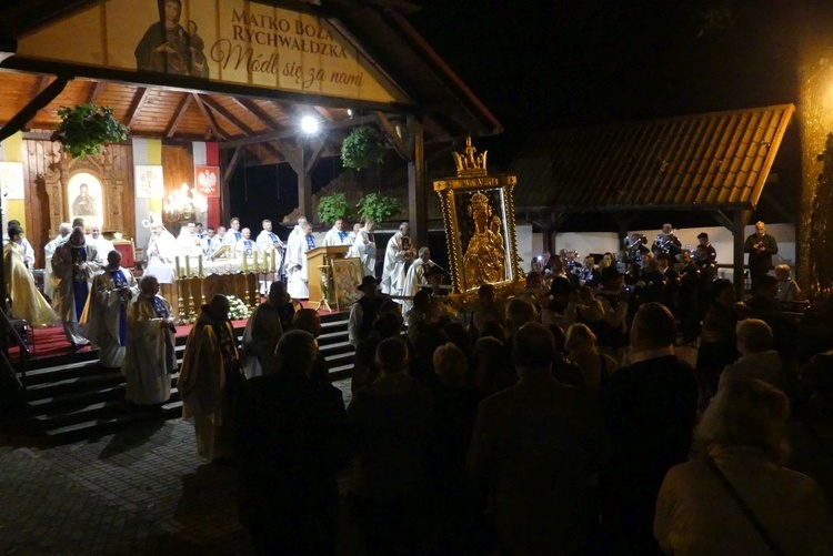 Zakończenie peregrynacji relikwii bł. rodziny Ulmów w Rychwałdzie